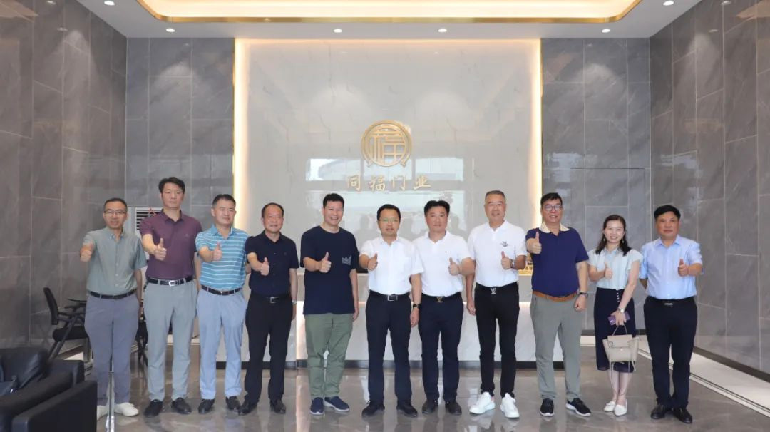 湖北省安陸市政府領(lǐng)導(dǎo)蒞臨同福門(mén)業(yè)參觀交流